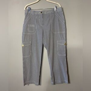 Ladies Spanner 8 Capri Carpenter Pants
Black and white stripe
Pockets